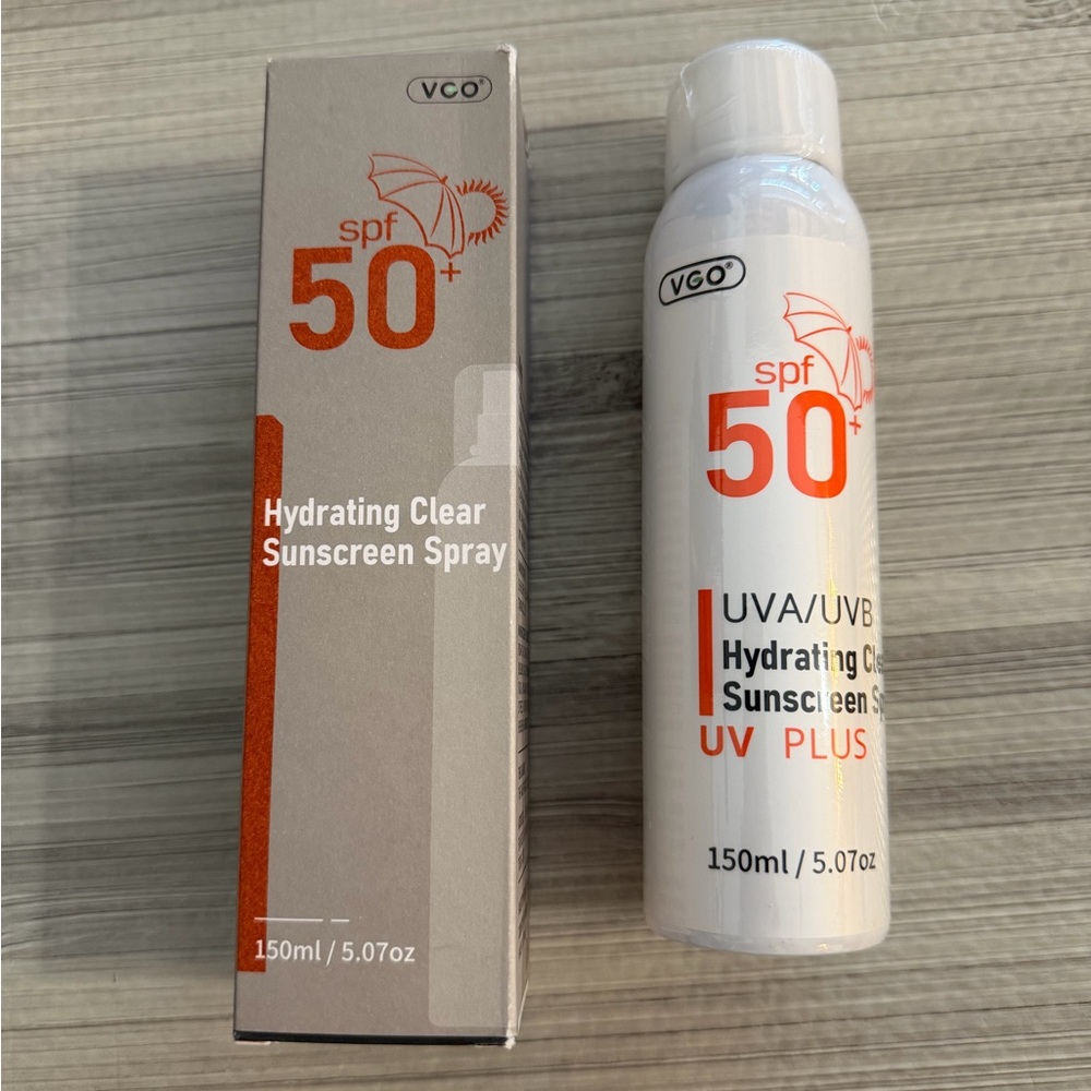 Hydrating Clear Sunscreen Spray SPF50 - White/Silver